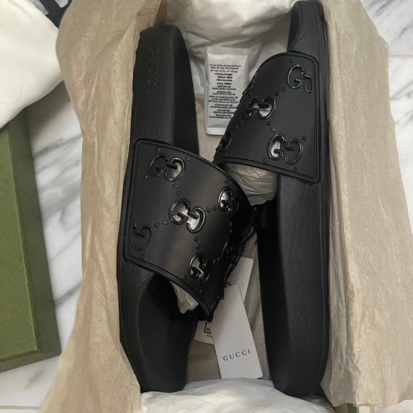 GUCCI BLACK WOMEN’S PURSUIT POOL SIDE SLIDES “GG” CUT OUT LOGO DETAILING - Picture 7 of 16